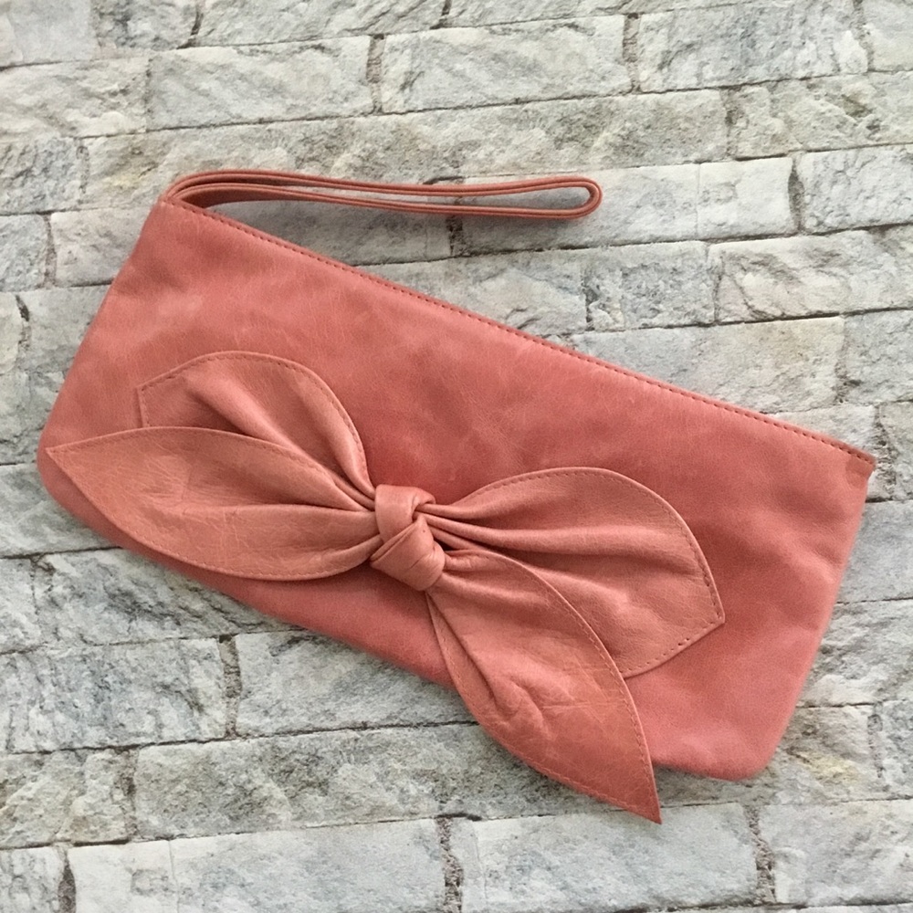 HOBO WEATHERED LEATHER WRISTLET WALLET